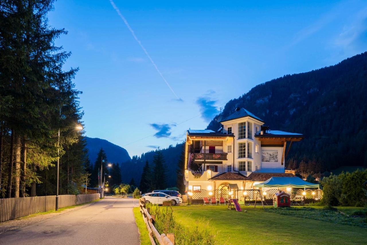 Chalet Pineta Relax Location Canazei Exterior photo
