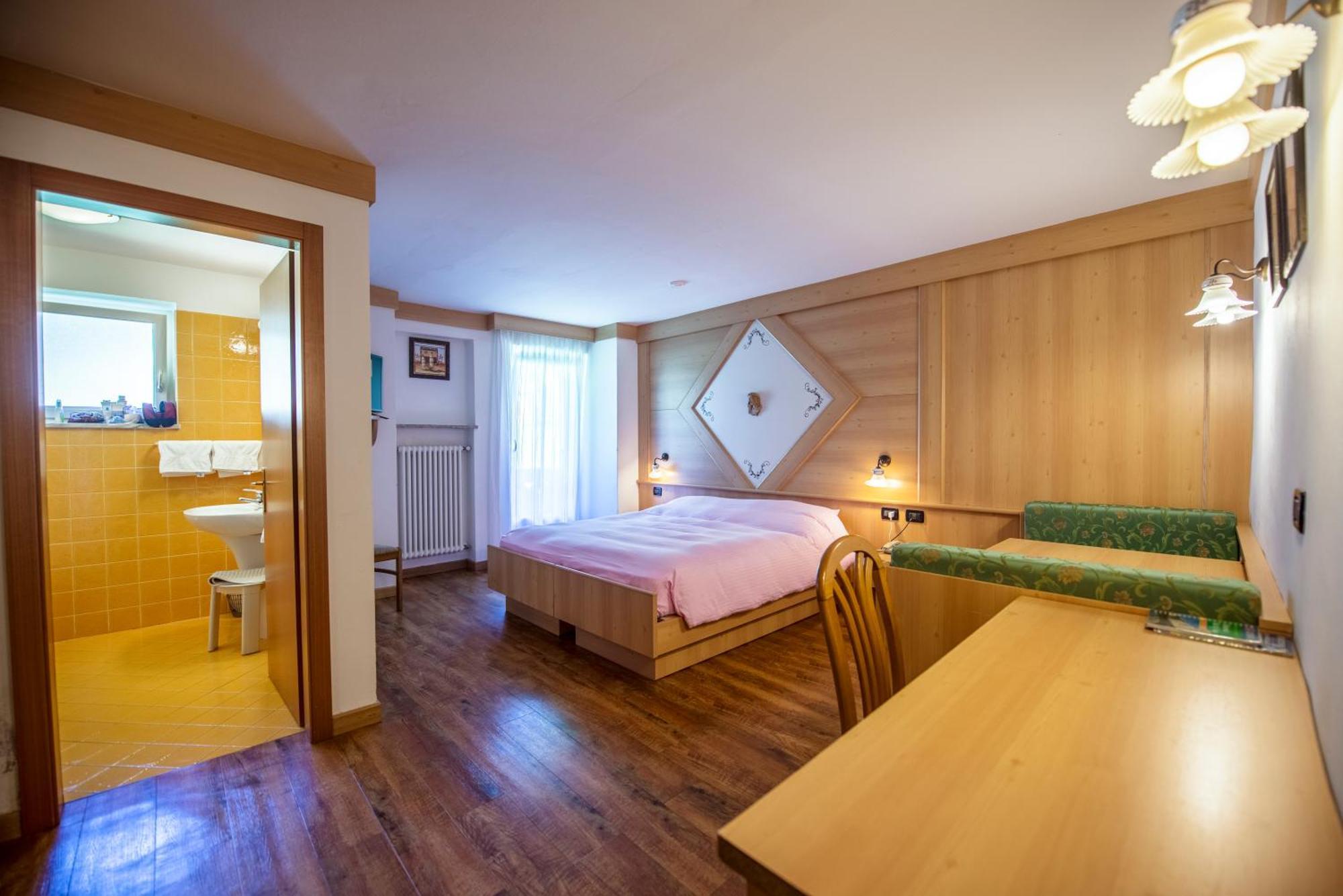 Chalet Pineta Relax Location Canazei Exterior photo